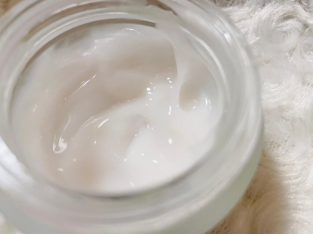 ローズウォーター スリーピングマスク/FEMMUE/フェイスクリームを使ったクチコミ(2枚目)