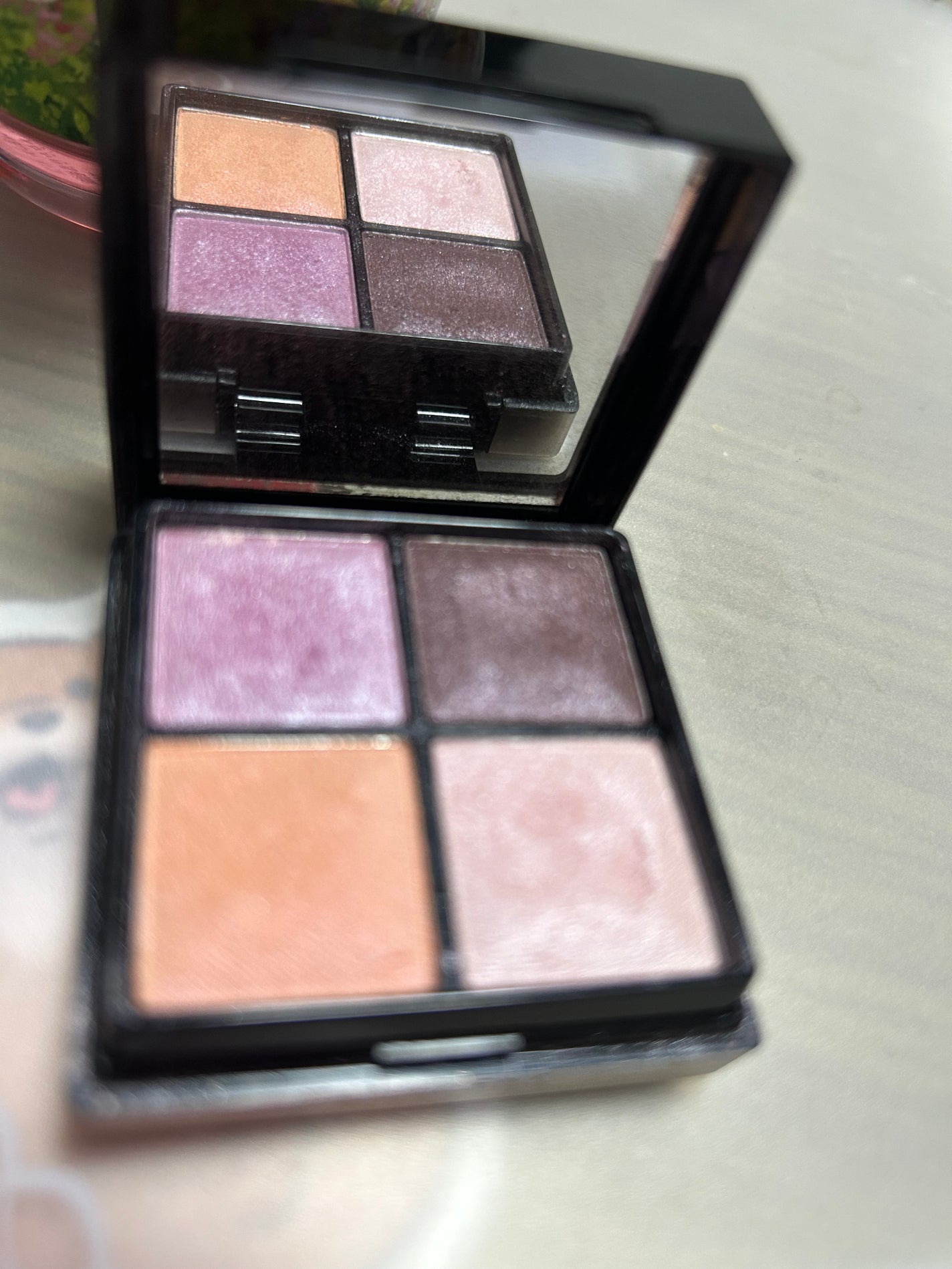 ゆうみ on LIPS 「だいぶ前に買ったGIVENCHYのアイシャドウ結構マットな色で..」(2枚目)