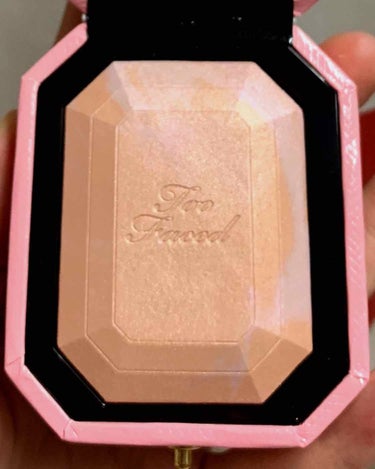 Too Faced ダイヤモンドライト マルチユース ハイライターのクチコミ「Too Faced
DIAMOND Light 
マルチユースハイライター
ファンシーピンク
.....」（3枚目）