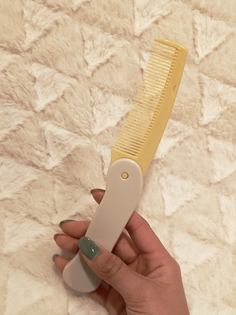 ヒマワリオイル配合ヘアブラシ/DAISO/ヘアコームを使ったクチコミ（2枚目）