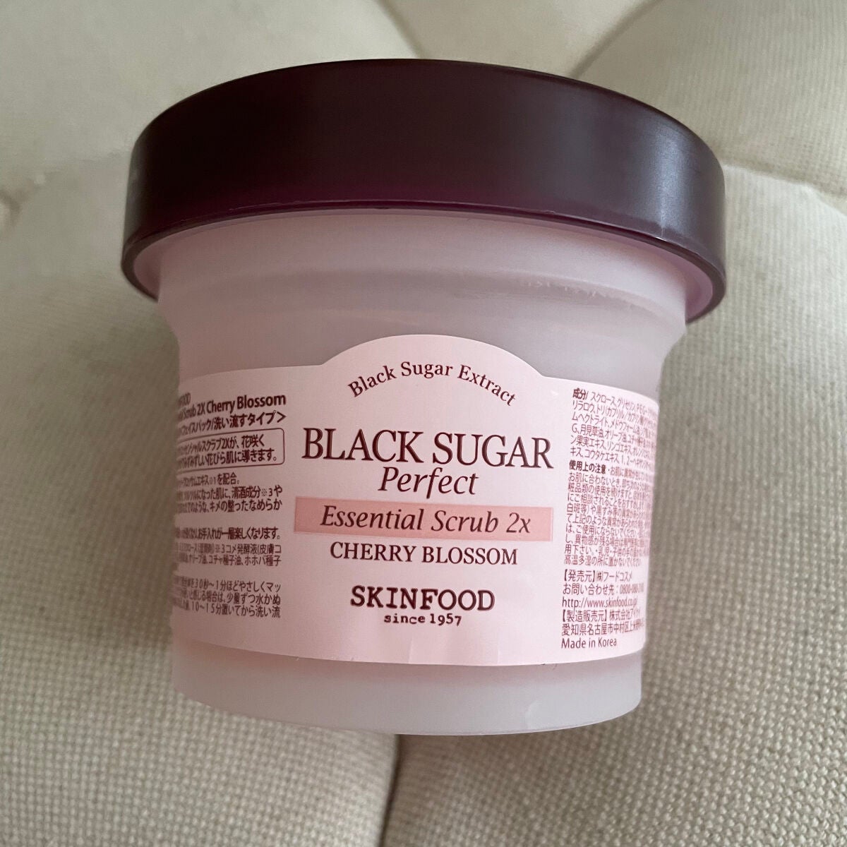 ブラックシュガー パーフェクトエッセンシャルスクラブ 2X チェリーブロッサム/SKINFOOD/洗い流すパック・マスクを使ったクチコミ(1枚目)