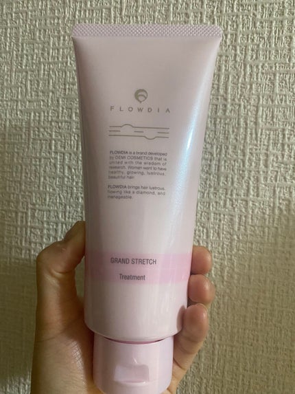 FLOWDIA フローディア トリートメント グランストレッチのクチコミ「大好きなフローディアから出たトリートメント。今回はエイジングケアに特化したとのことで楽しみ。
.....」(1枚目)
