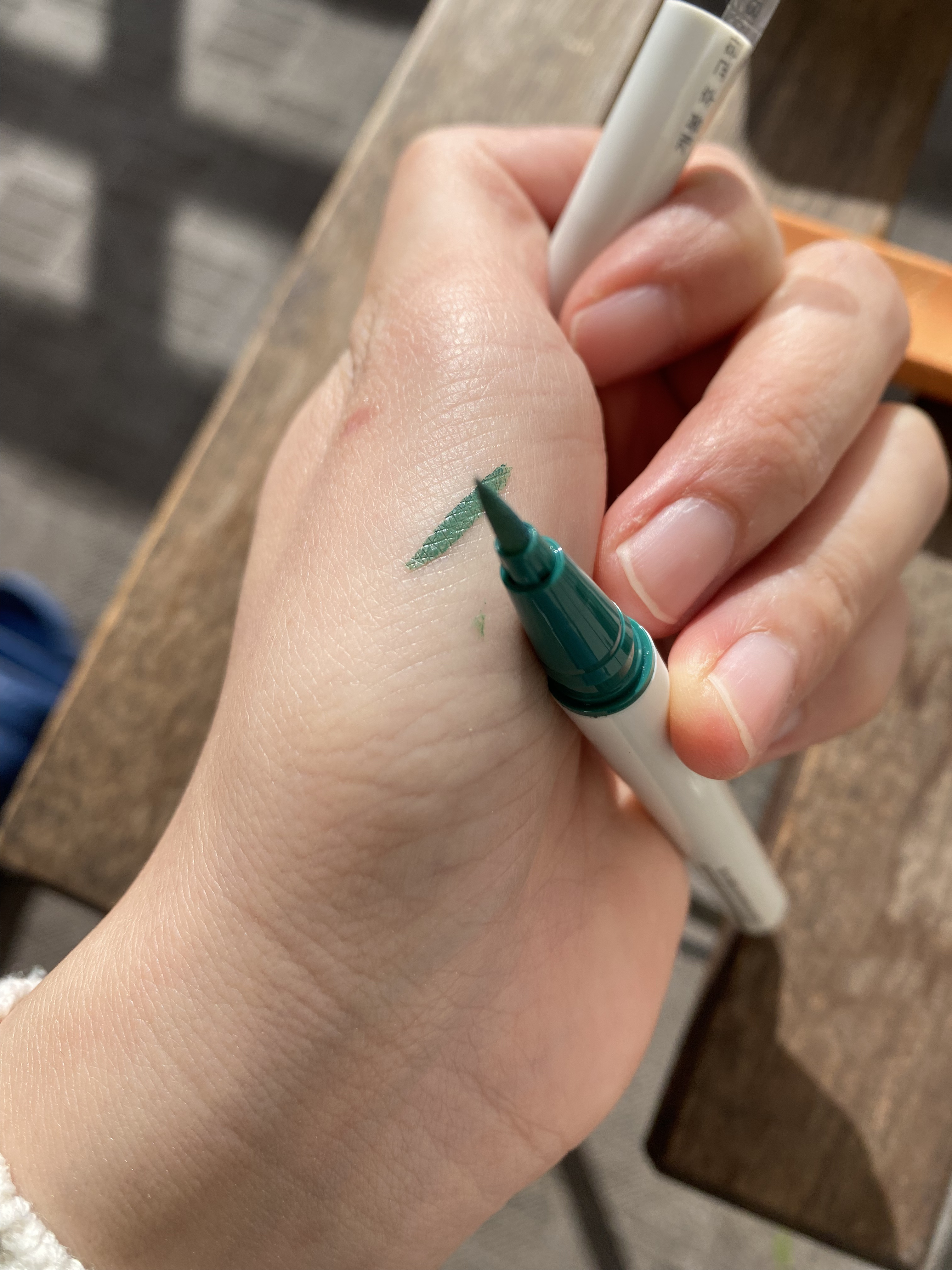 ニューアンビエンスカラーアイライナー/hince/リキッドアイライナーを使ったクチコミ（2枚目）