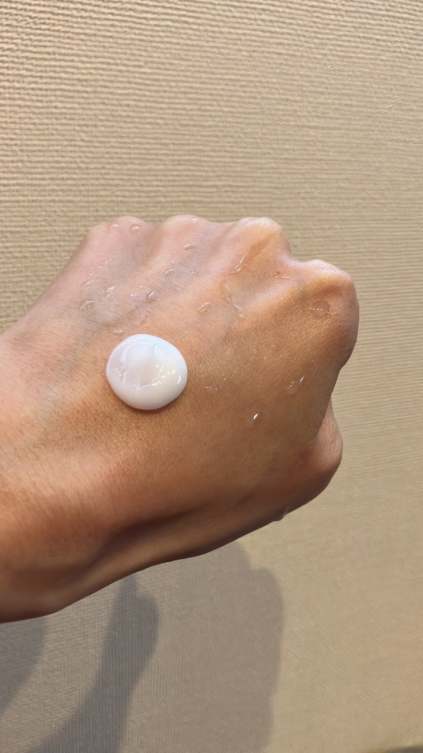 キューミースウィートボムホワイトクリーム/AGARISM/ボディクリームを使ったクチコミ(3枚目)