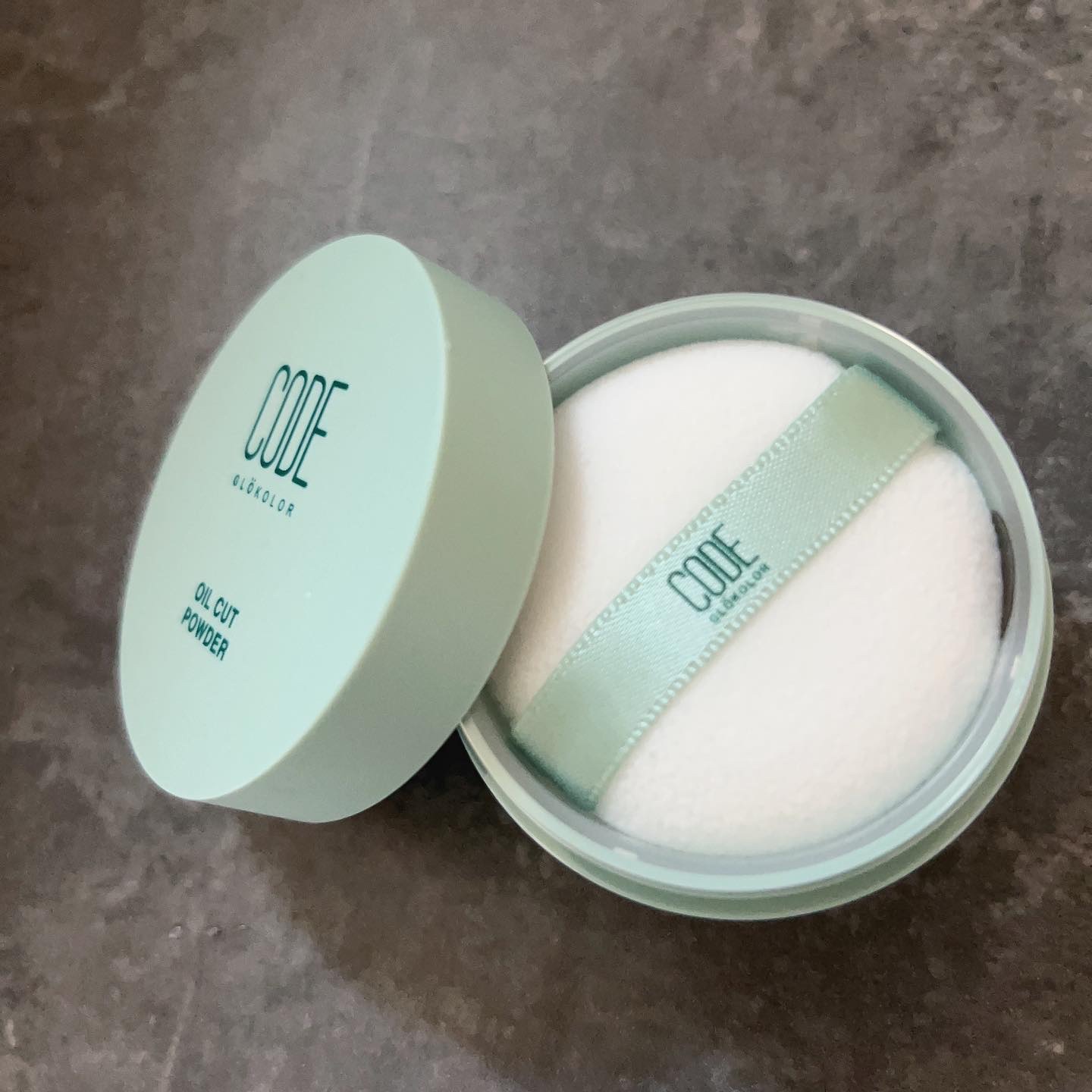 オイルカットパウダー/CODE GLO KOLOR/プレストパウダーを使ったクチコミ（2枚目）