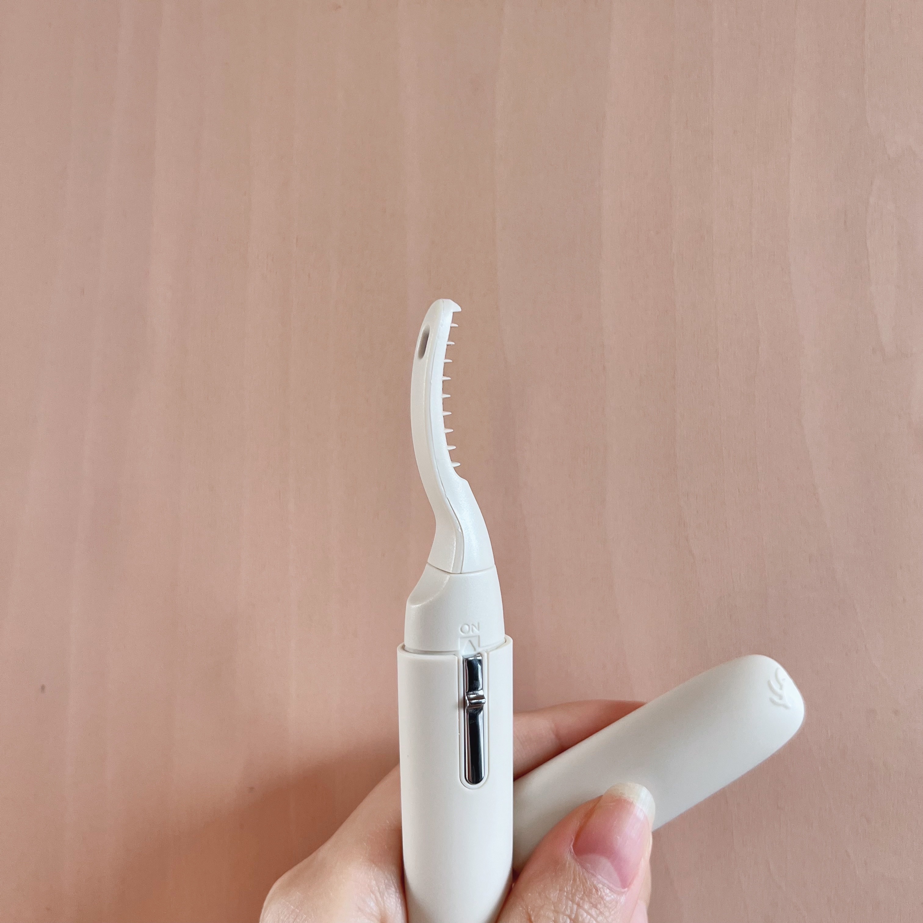 ホットアイラッシュカーラー2/ニトリ/ホットビューラーを使ったクチコミ（2枚目）