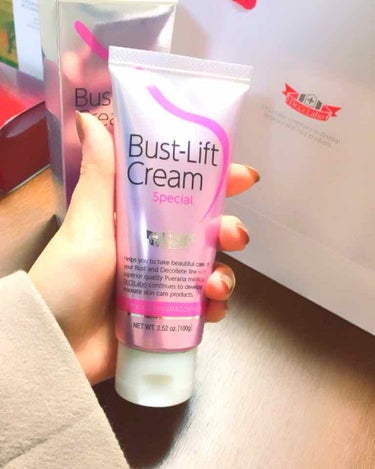 BUST-LIFT CREAM special

プエラリアミリヒィカ根エキス配合
ヒアルロン酸、コラーゲン配合
ハリ弾力を与え、ふっくらボリューム
感のあるお肌を保つボディー用美容クリームです
さくら