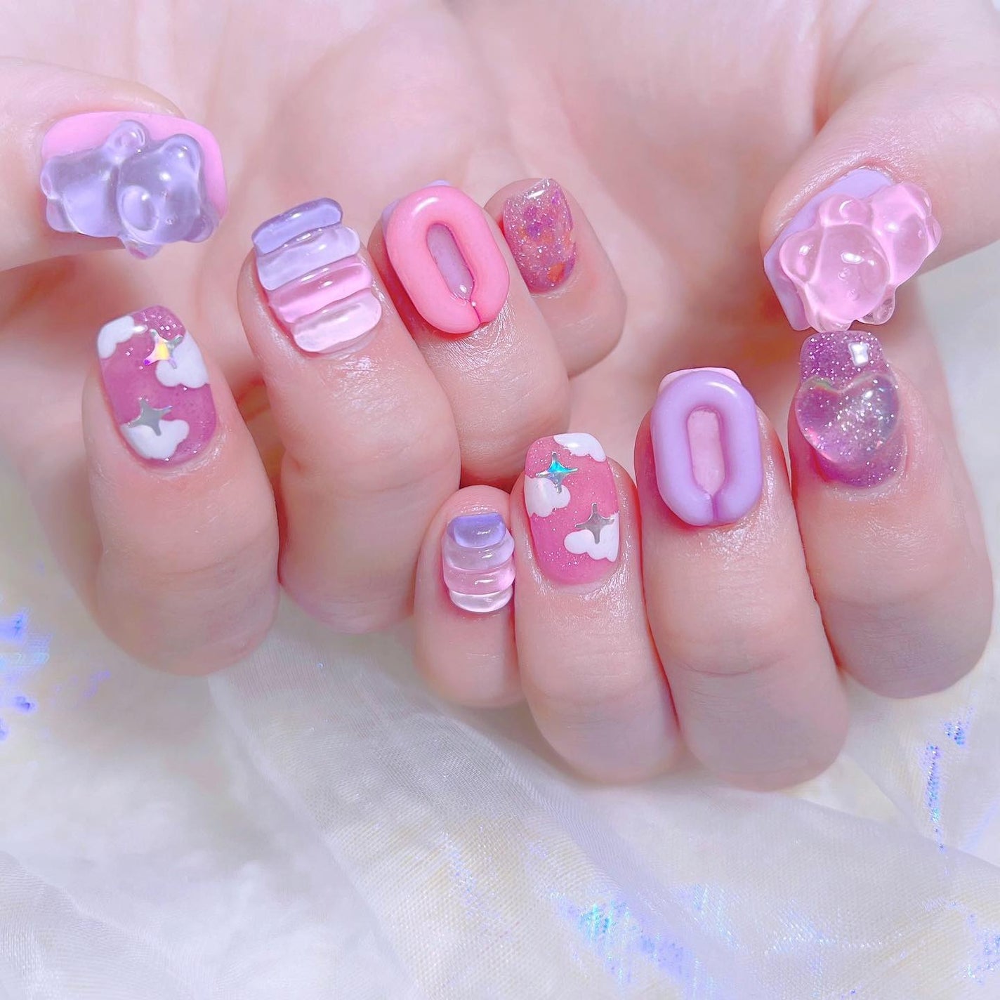 なかやまちえこ on LIPS 「ピンクとパープルのネイル💅⠀⠀デザインはお任せをいただいたので..」(2枚目)