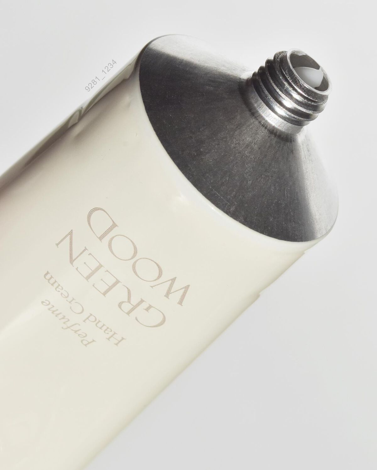 パフュームハンドクリーム グリーンウッド/Luvum/ハンドクリームを使ったクチコミ（3枚目）