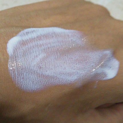 みこわりこのクチコミ「美白ケアしながらUVカットする日中用美容液。 ノンケミカルなのに国内最高値のSPF50+・PA.....」(2枚目)