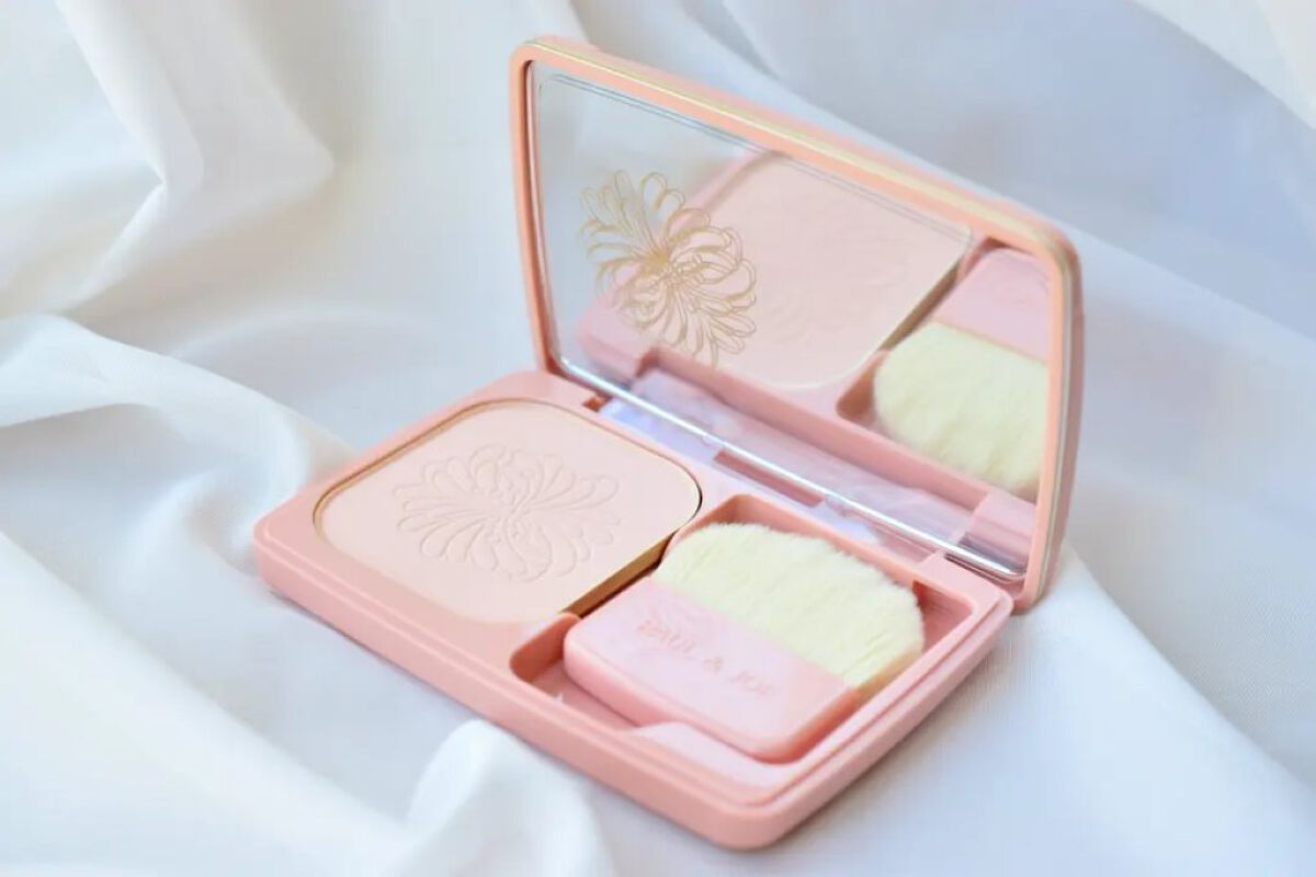 ヴェール ファンデーション N 100 ライトピンクオークル/PAUL & JOE BEAUTE/パウダーファンデーションを使ったクチコミ（1枚目）