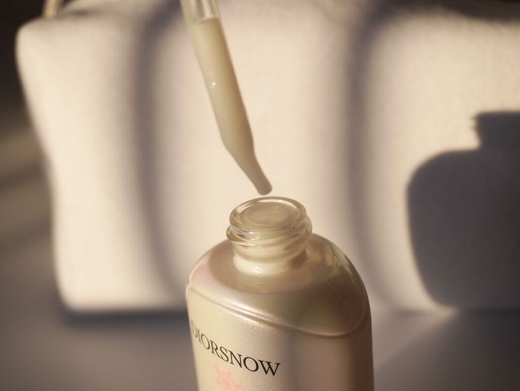 【旧】スノー アルティメット エッセンス オブ ライト 50mL/Dior/美容液を使ったクチコミ（2枚目）