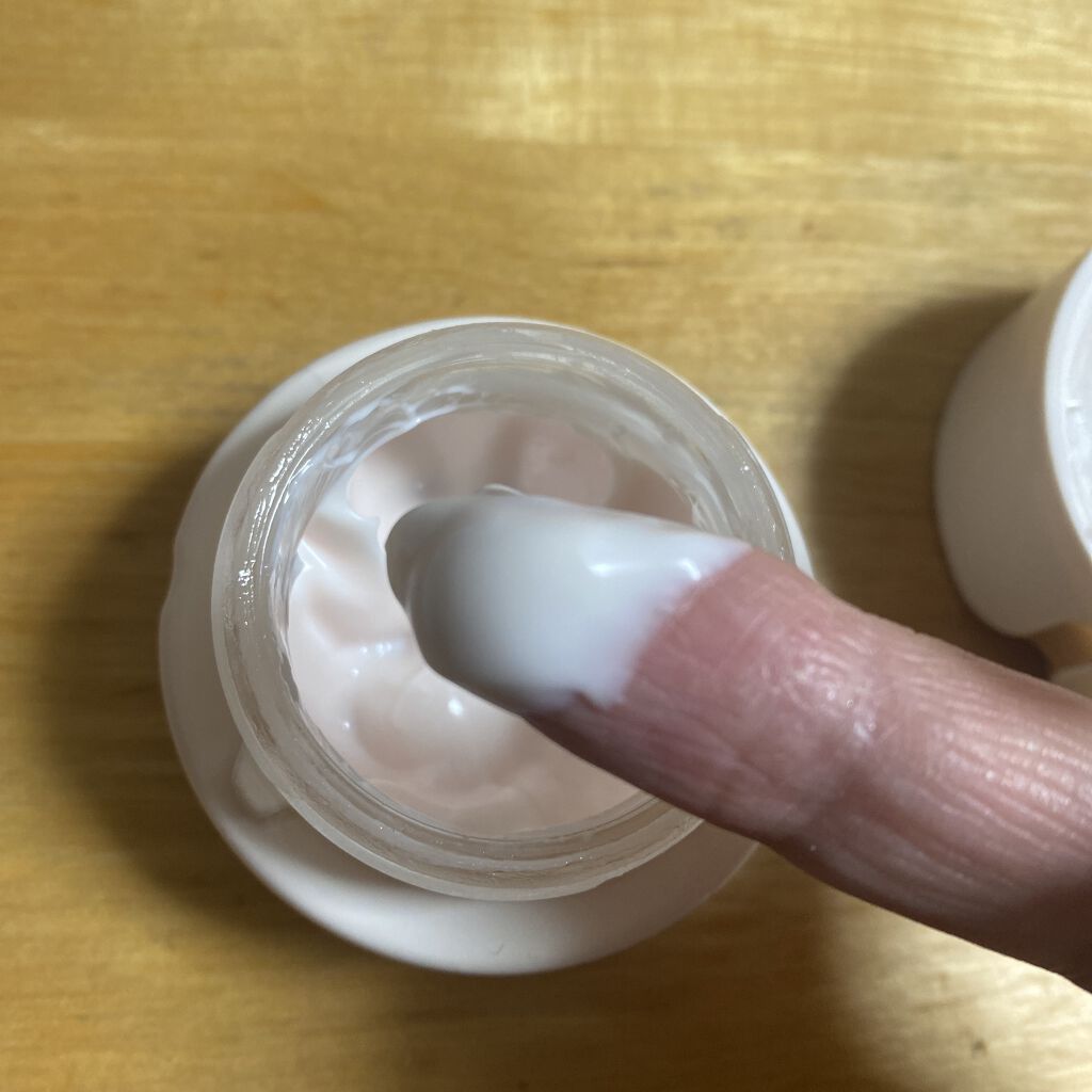 カネボウ フレッシュ デイ クリーム アマンダ シャドフォース リミテッド エディション/KANEBO/化粧下地を使ったクチコミ（3枚目）