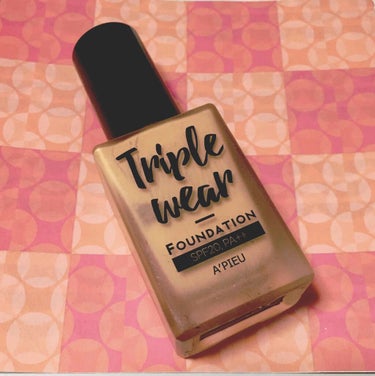 A’pieu トリプルウェアファンデーションのクチコミ「A'PIEU Triple wear FOUNDATION

⚠️辛口
左側はなにも無し、右側.....」（1枚目）