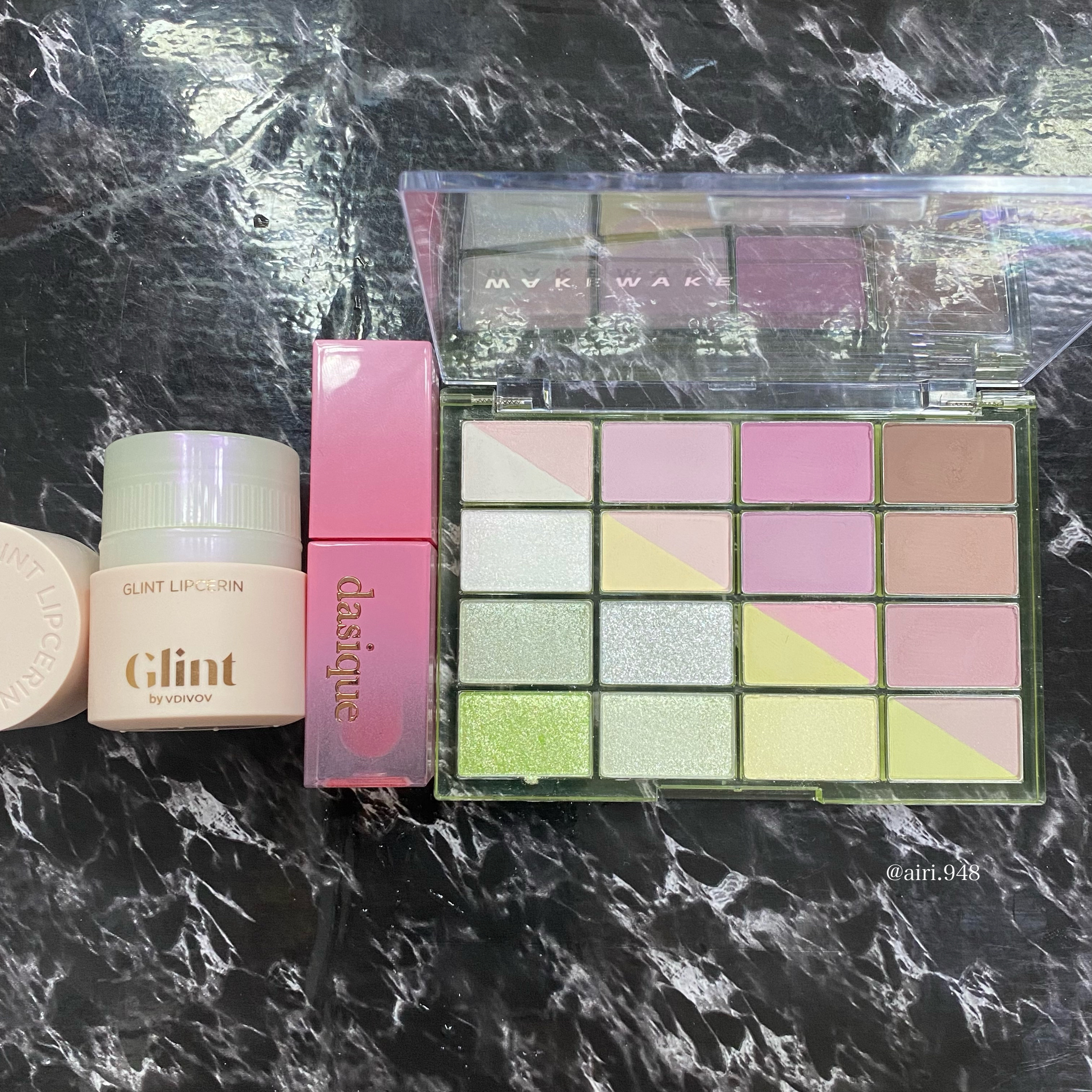 ソフトブラーリングアイパレット/wakemake/アイシャドウパレットを使ったクチコミ（2枚目）