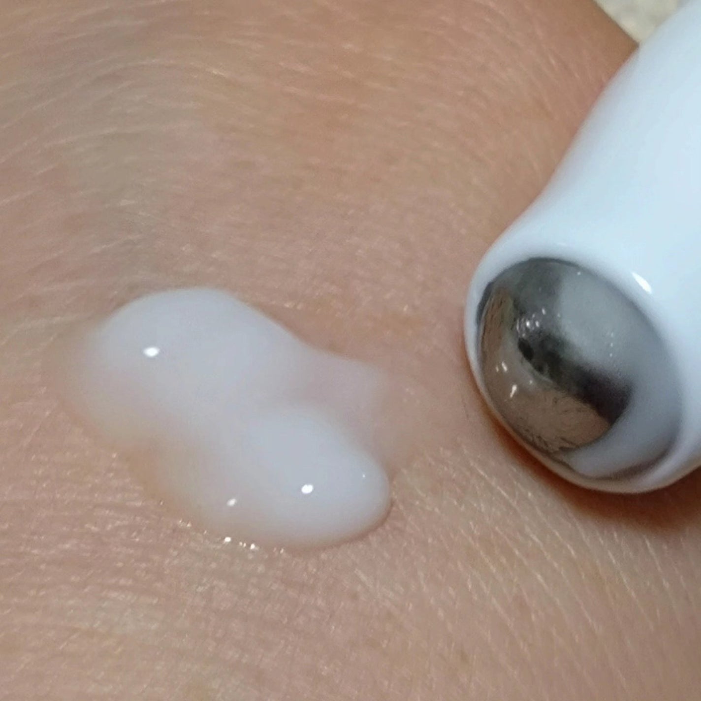 V9ビタミンアンプルロールオンアイクリームクリア/JMsolution/アイケア・アイクリームを使ったクチコミ(6枚目)