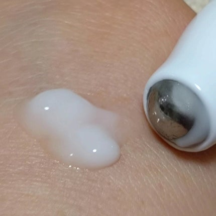 V9ビタミンアンプルロールオンアイクリームクリア/JMsolution/アイケア・アイクリームを使ったクチコミ(6枚目)