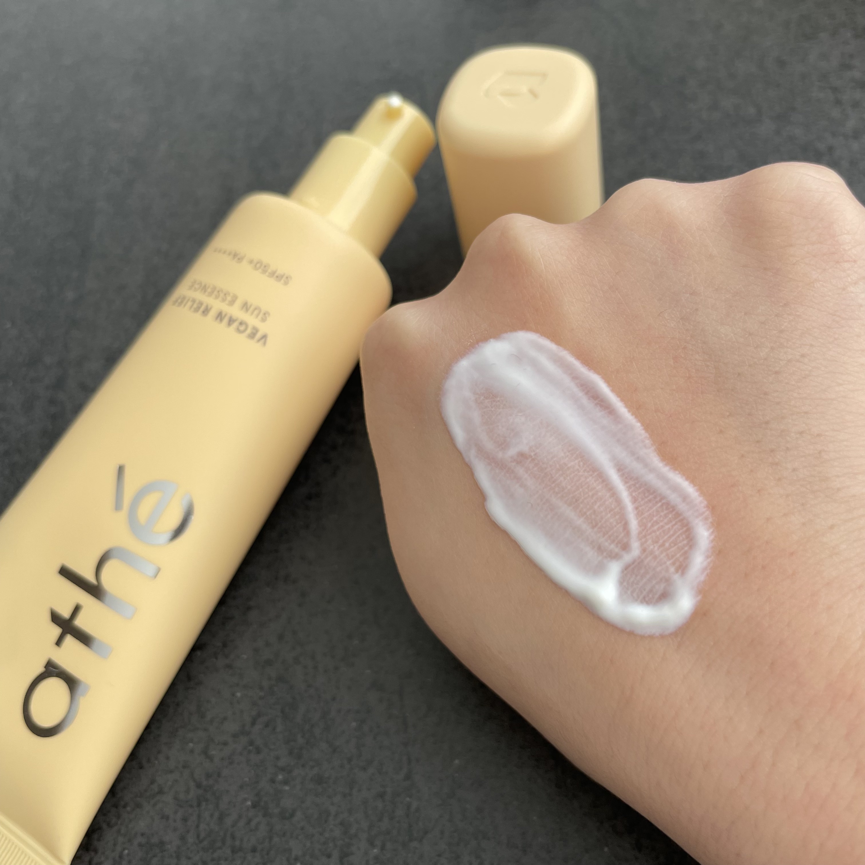 ヴィーガン リリーフ サン エッセンス /athé/日焼け止めクリームを使ったクチコミ（1枚目）