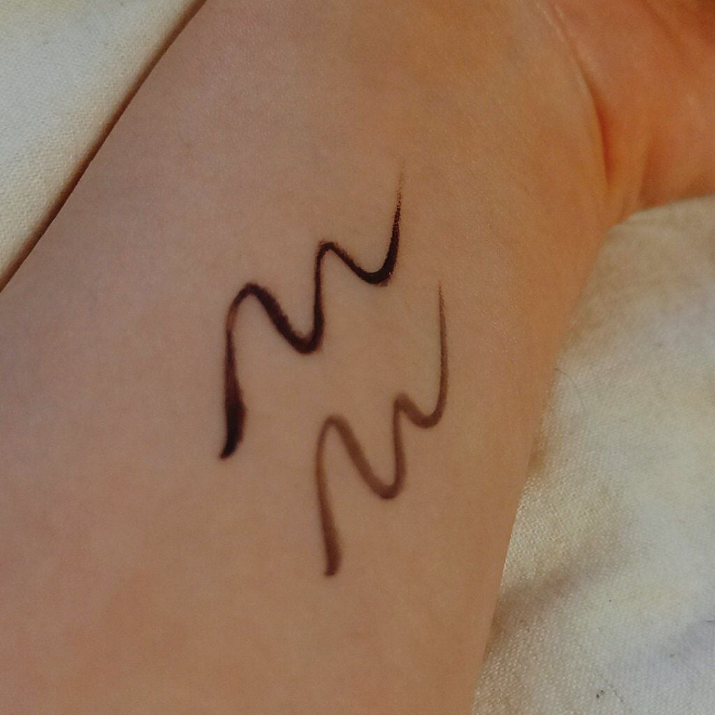 スキルレスライナー/LUMIURGLAS/リキッドアイライナーを使ったクチコミ(2枚目)