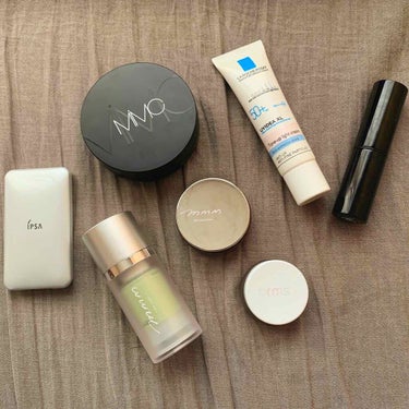 

my winter base makeup part1 ☃

◌ mimcミネラルリキッドリーファンデーション 
　 spf22 pa++
　リフィル ¥5500 +tax  /   ケース  ¥1