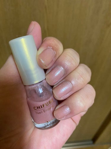 久しぶり\ネイル💅投稿／

シンプルにオフィスでも使えるネイルカラー💅
#ちふれ　103    ピンクラメ入り

すごくシンプルだけど✨キラっと✨💖💖
かわいい。男女どちらの方にも可愛いと
褒めらるネイルカラー💅\(//∇//)\

久しぶりで、色々載せたい投稿あったので
ゆっくりと徐々に載せていきたいと思います。

また、よろしくお願いします☺️の画像 その0