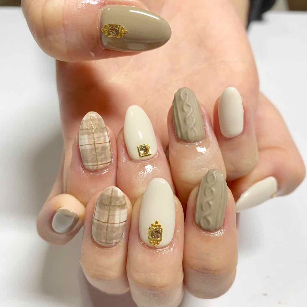 YURI on LIPS 「●〇雑誌〇●ネイル変えました🧡💛またニットネイルにしちゃいまし..」(2枚目)