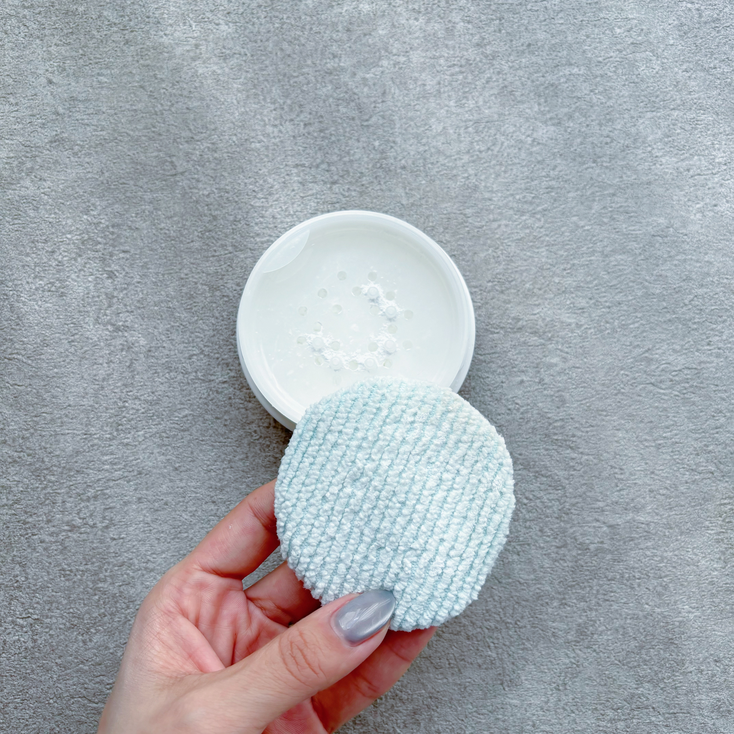 薬用さらさらデオドラントパウダー/デオナチュレ/デオドラント・制汗剤を使ったクチコミ（3枚目）