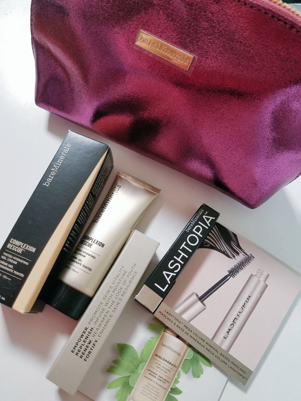 フローラル ユートピア ハイライター スティック/bareMinerals/スティックハイライトを使ったクチコミ（2枚目）