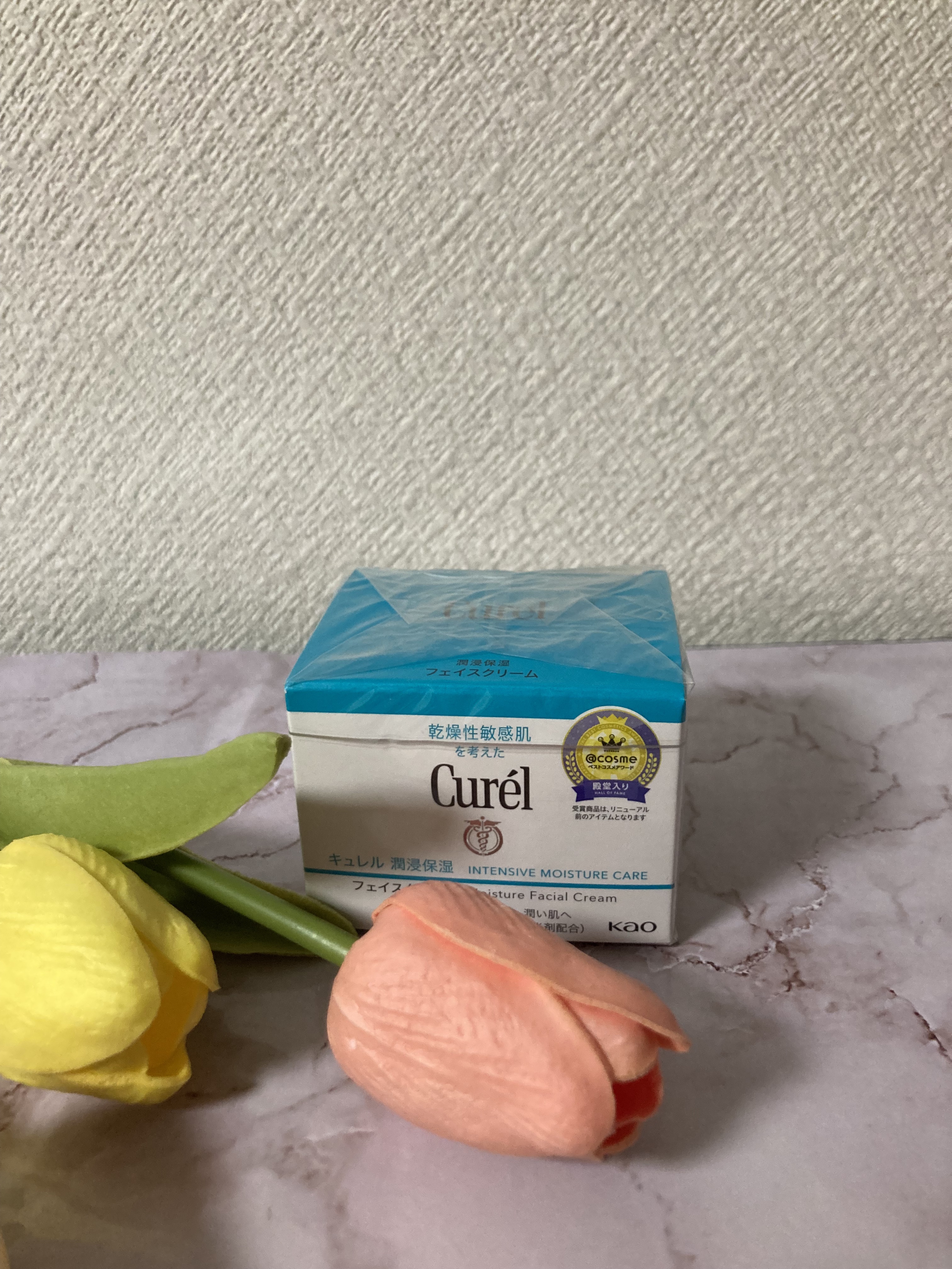  もう皮膚科の薬に頼るしかないときの保湿剤

キュレル潤浸保湿 フェイスクリーム

もう荒れに荒れたときはなにしても無駄どころか悪化するのでこれだけぬって皮膚科の薬飲んで治るの待ちます。

まあ大体攻めたスキンケアが原因なんですけどね笑

