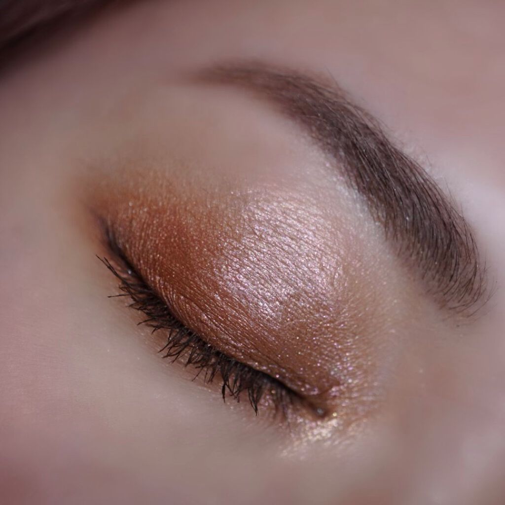 グリッター&グロウ リキッドアイシャドウ/stila/グリッターを使ったクチコミ（3枚目）