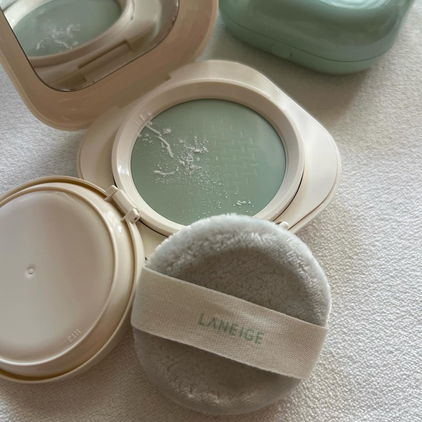 ネオ エッセンシャル フィニッシュパウダー/LANEIGE/ルースパウダーを使ったクチコミ(4枚目)