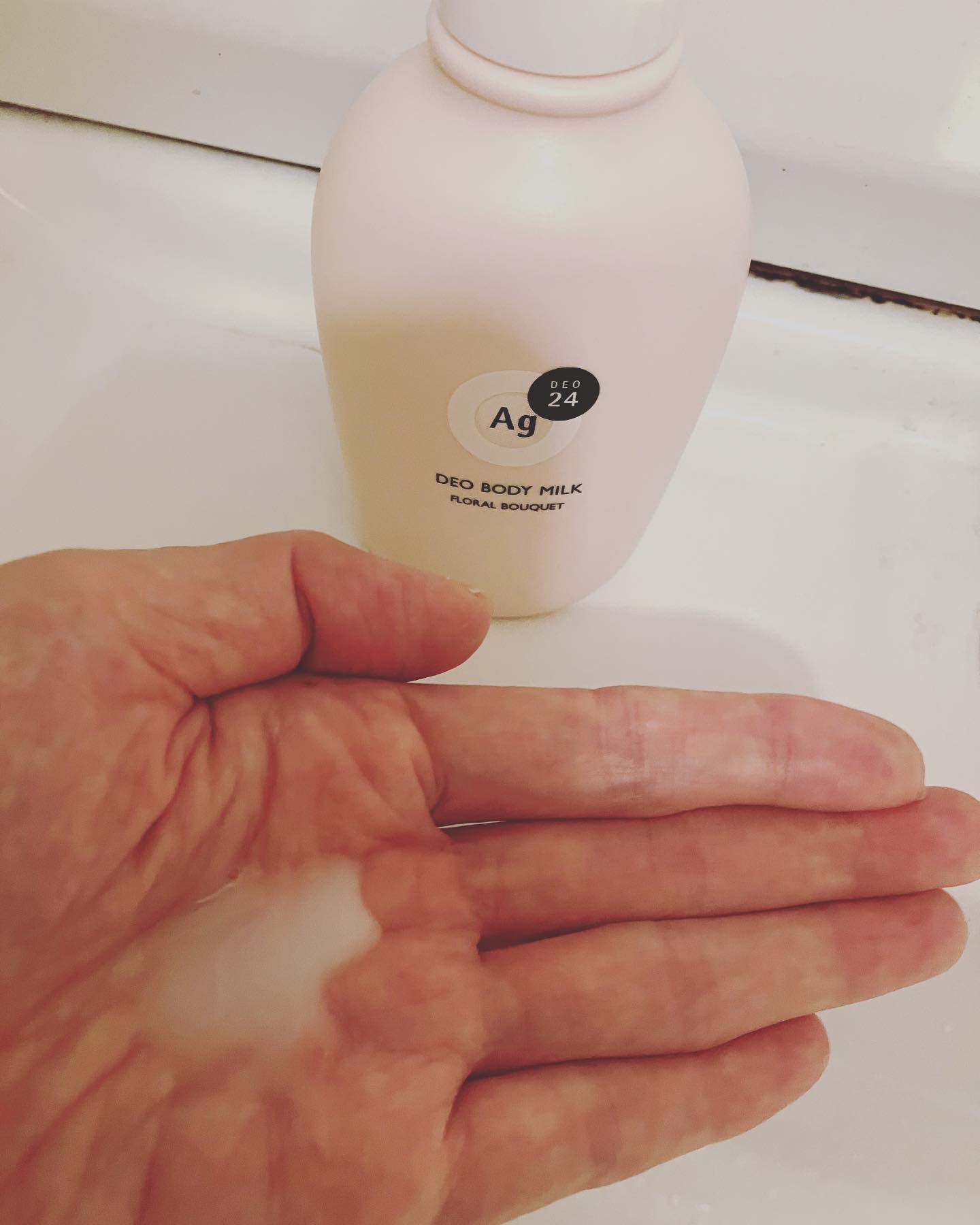 デオドラントボディミルク フローラルブーケ/エージーデオ24/ボディミルクを使ったクチコミ（3枚目）