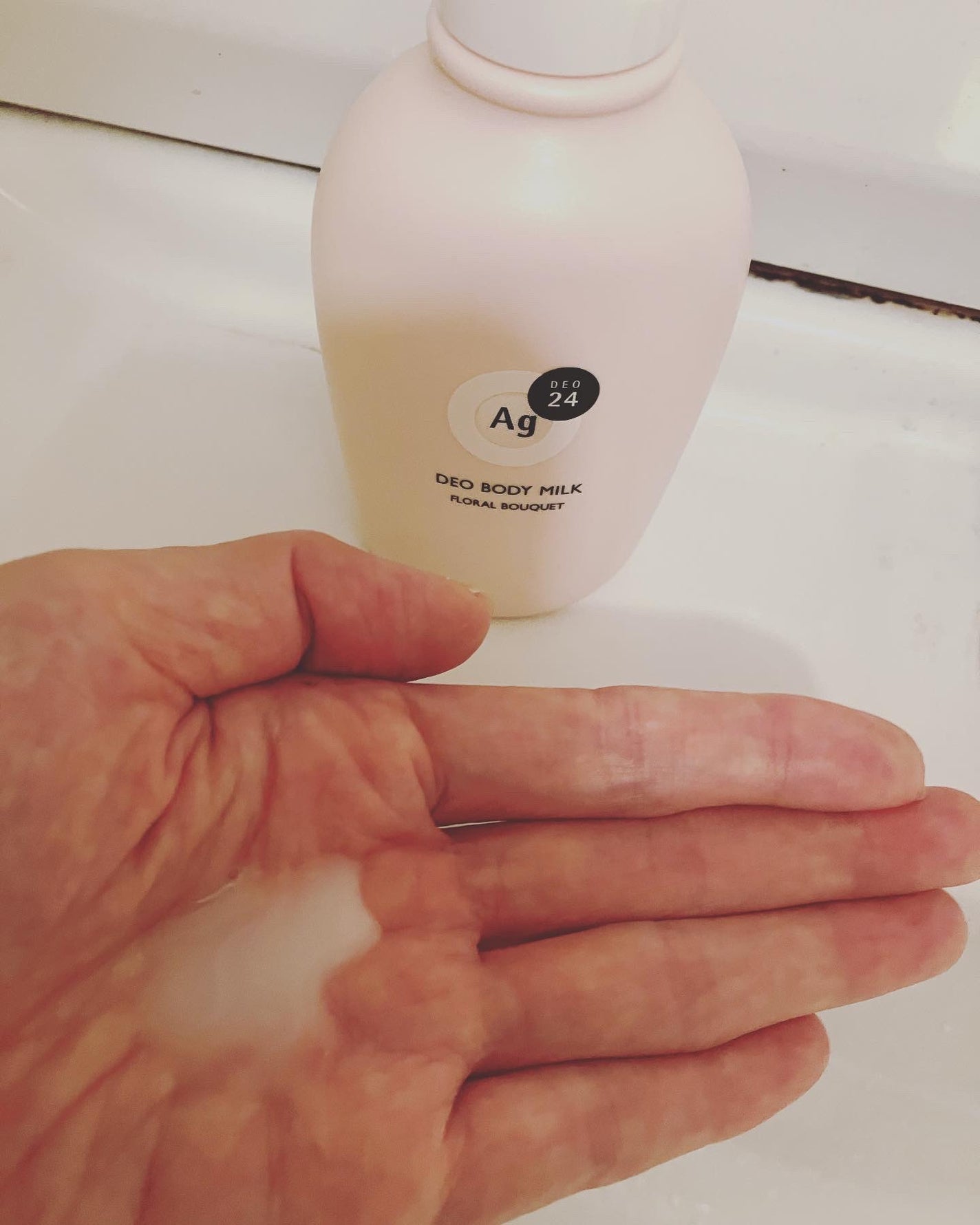 デオドラントボディミルク フローラルブーケ/エージーデオ24/ボディミルクを使ったクチコミ(3枚目)
