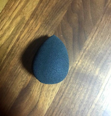 🌸beauty blender pro🌸
これ以外使えないって思うくらい良かったです⭐︎

以前、他の水を含ませるタイプのスポンジを購入しましたが、水切れが悪いし、固いし全然何がいいのか分からず、お蔵入