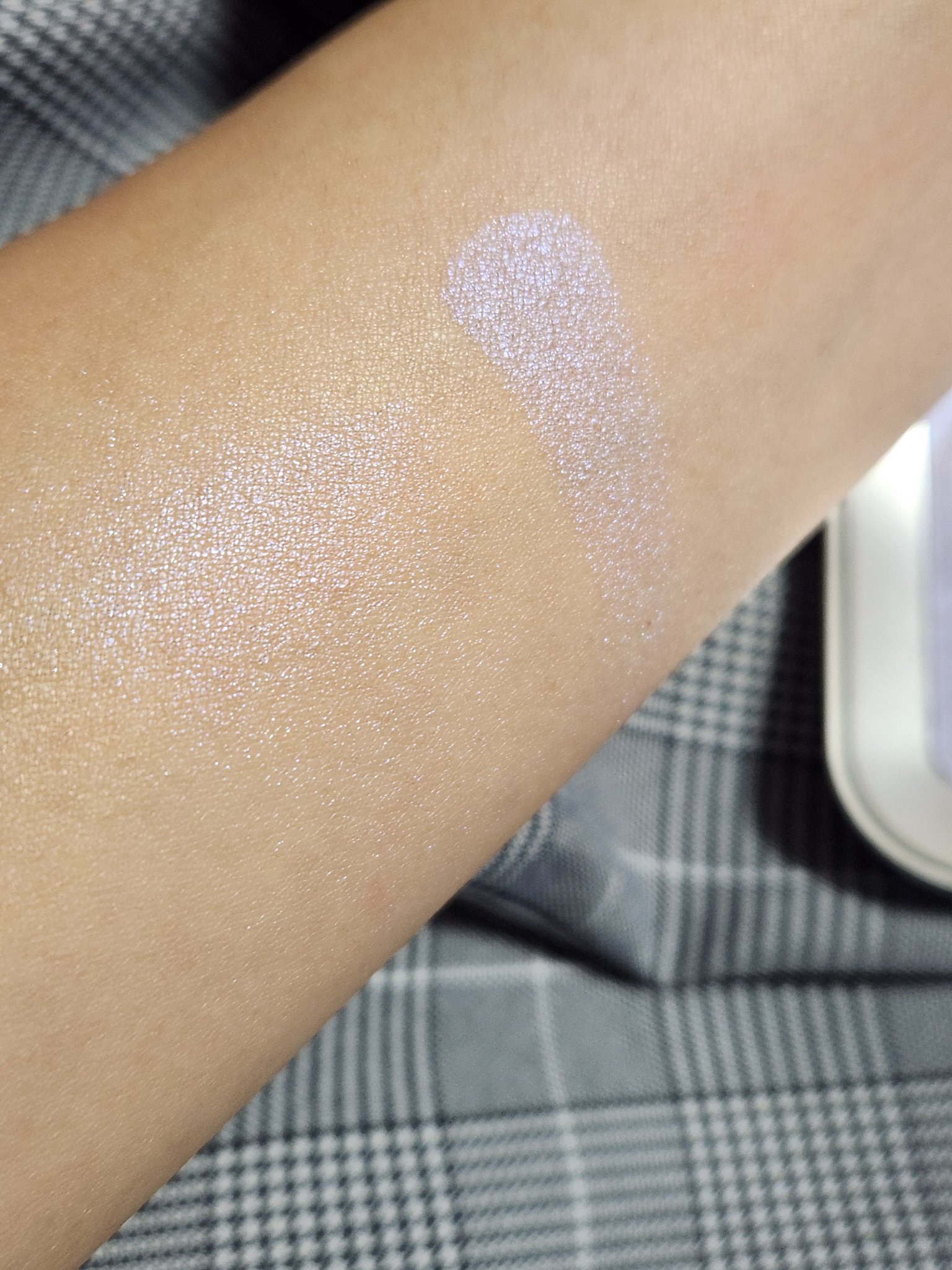 HIGHLIGHTER TOPPER TOP CORT ENLUMINER/r.e.m.beauty/パウダーハイライトを使ったクチコミ（2枚目）