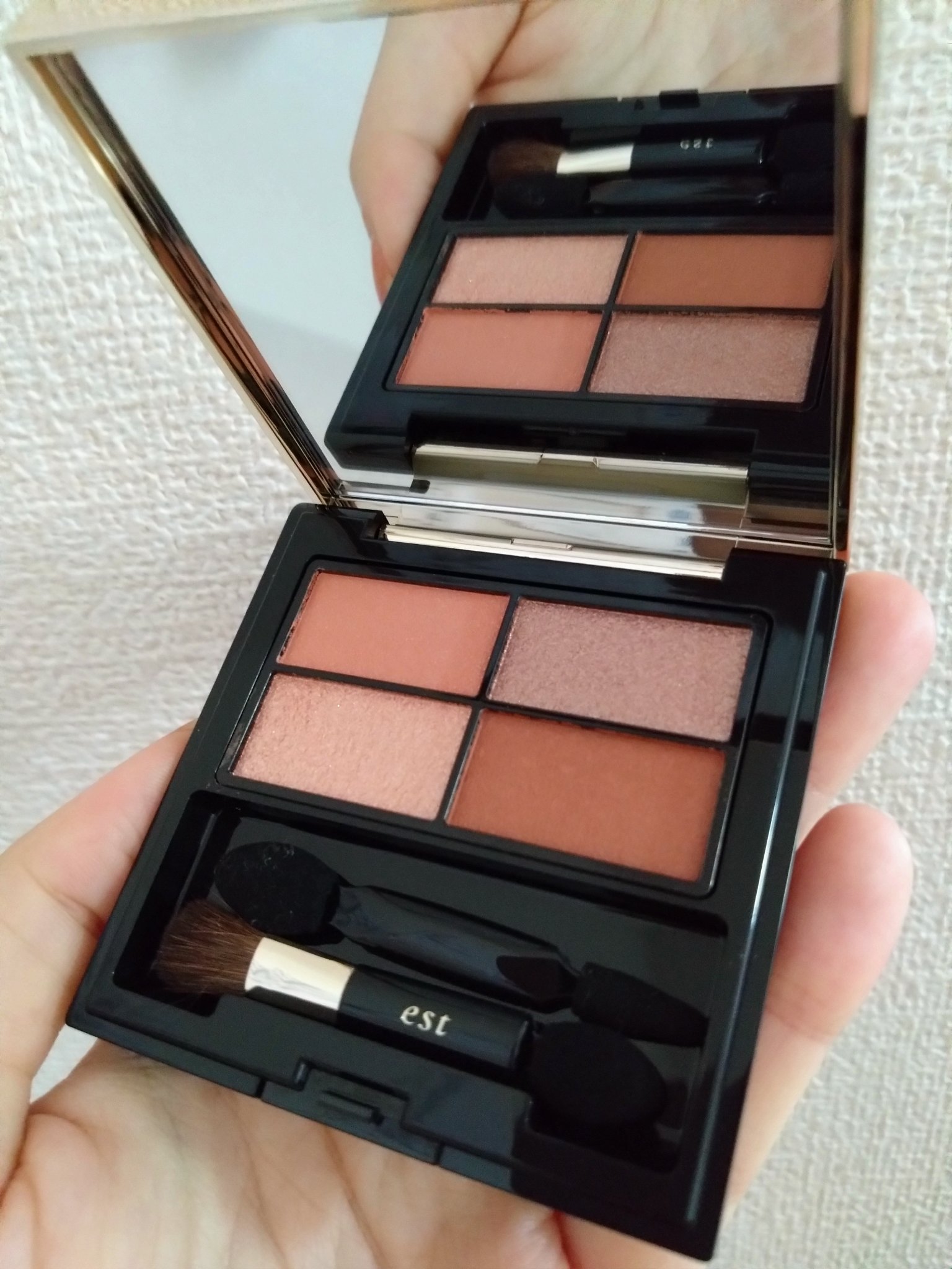 ピュア クラリティ シアー アイシャドウ 01 日氷（ひみ）/est/アイシャドウパレットを使ったクチコミ（1枚目）