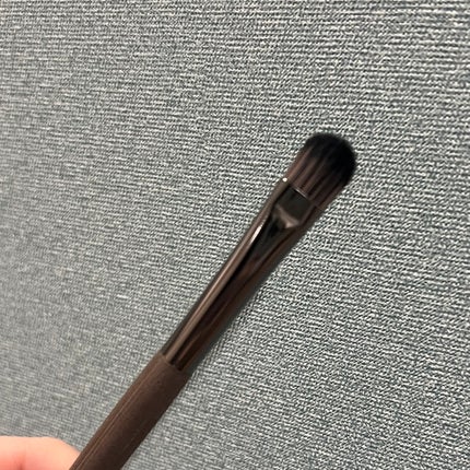 DAISO アイシャドウブラシ(コーヒーハンドル)のクチコミ「使用感メモ✍️
アイシャドウ用の商品ですが、コンシーラーとリキッドファンデーションのポイント.....」(2枚目)
