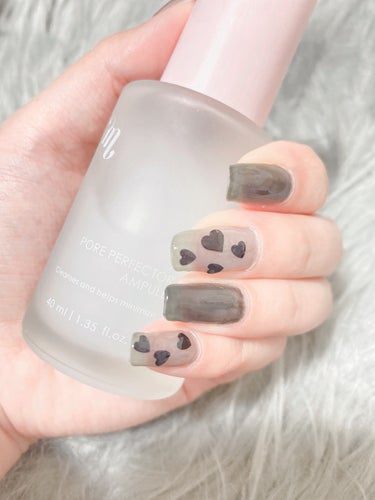 セルフネイル💅

バレンタイン意識してハートづくしにしました🍫🖤

このハートホロはSHEINで購入しました！
捨て色がなく使いやすそうな色がたくさん入ってます🫶