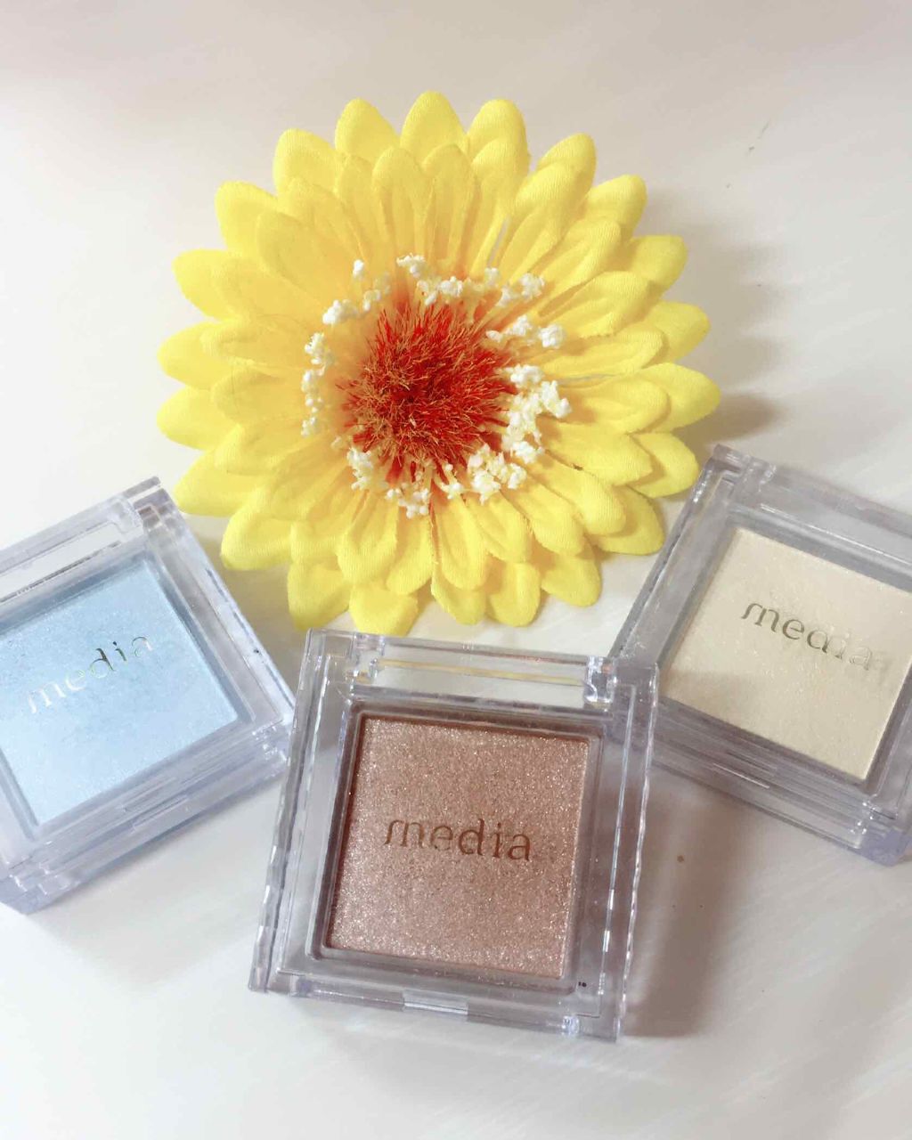 ブライトアップアイシャドウ/media/単色アイシャドウを使ったクチコミ(1枚目)