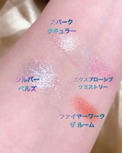 エクストラ ディメンション フォイル アイシャドウ M·A·C フロステッド ファイヤーワーク ファイヤーワーク ザ ルーム/M・A・C/単色アイシャドウを使ったクチコミ(3枚目)