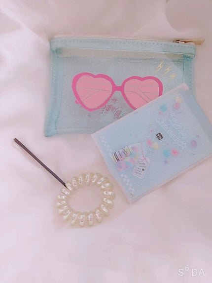 すみません on LIPS 「みじゅちゃんコラボ!学校のポーチ紹介!🍎🤍🍎🤍🍎🤍学校にもって..」(7枚目)