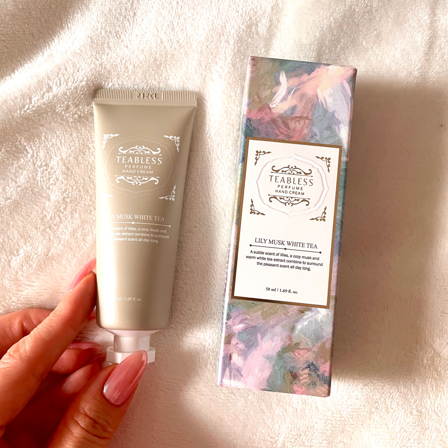 パフュームハンドクリーム リリームスクホワイトティーの香り/TEABLESS/ハンドクリームを使ったクチコミ(2枚目)
