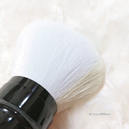 GIVENCHY プリズム・リーブル・ブラシのクチコミ「お直しに便利💕
GIVENCHYの可愛いメイクブラシ🌼
GIVENCHY
プリズム・リーブル.....」(3枚目)