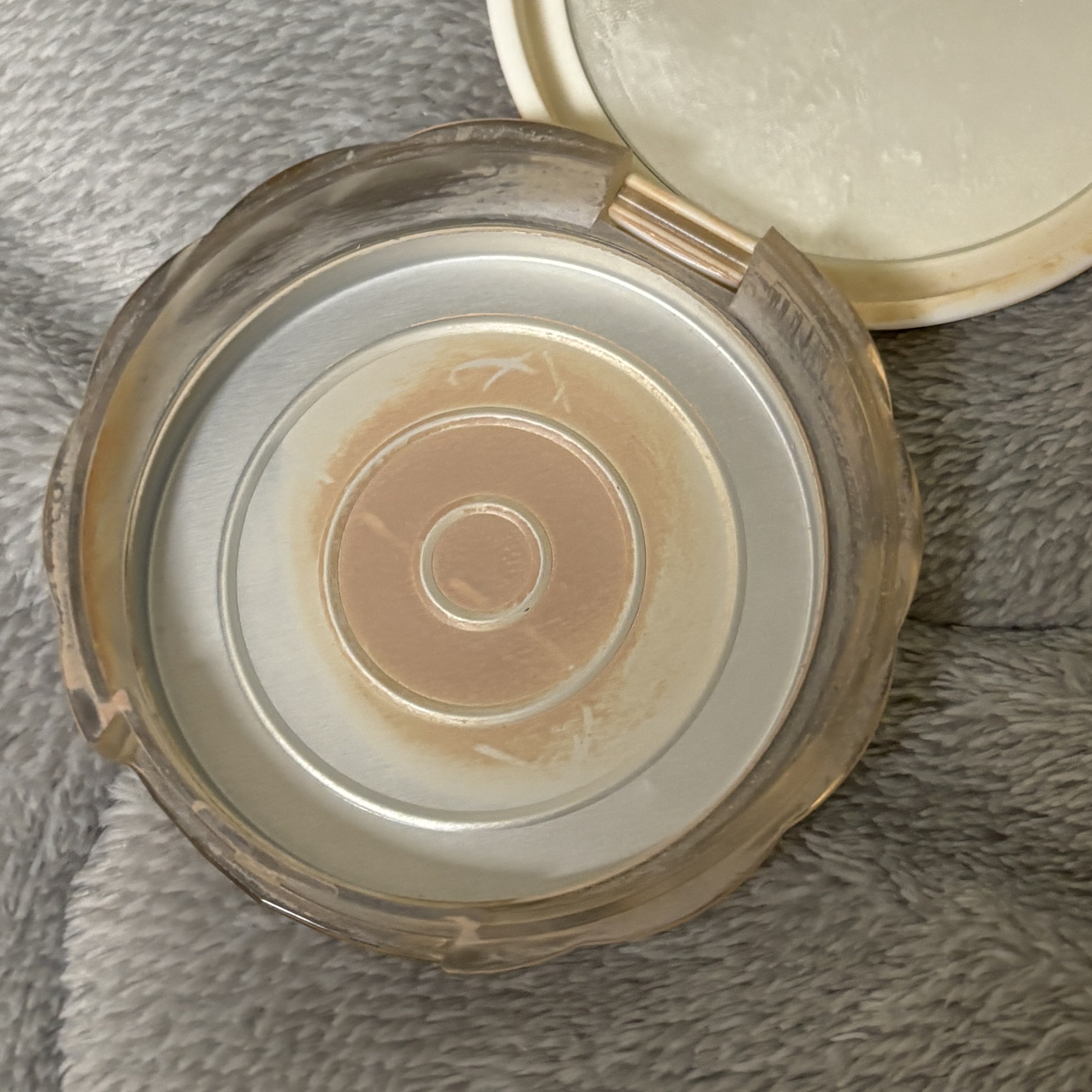 UVシルクカバーパウダー 00 ライトベージュ/CEZANNE/プレストパウダーを使ったクチコミ（2枚目）