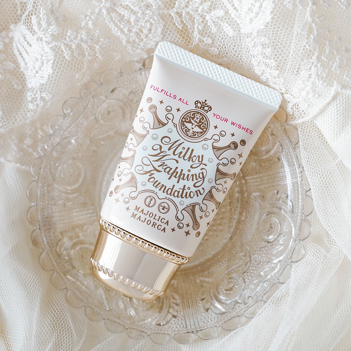 【50名様プレゼント】透明感のある理想のツヤ肌が叶う人気ファンデが新パッケージで登場!(1枚目)