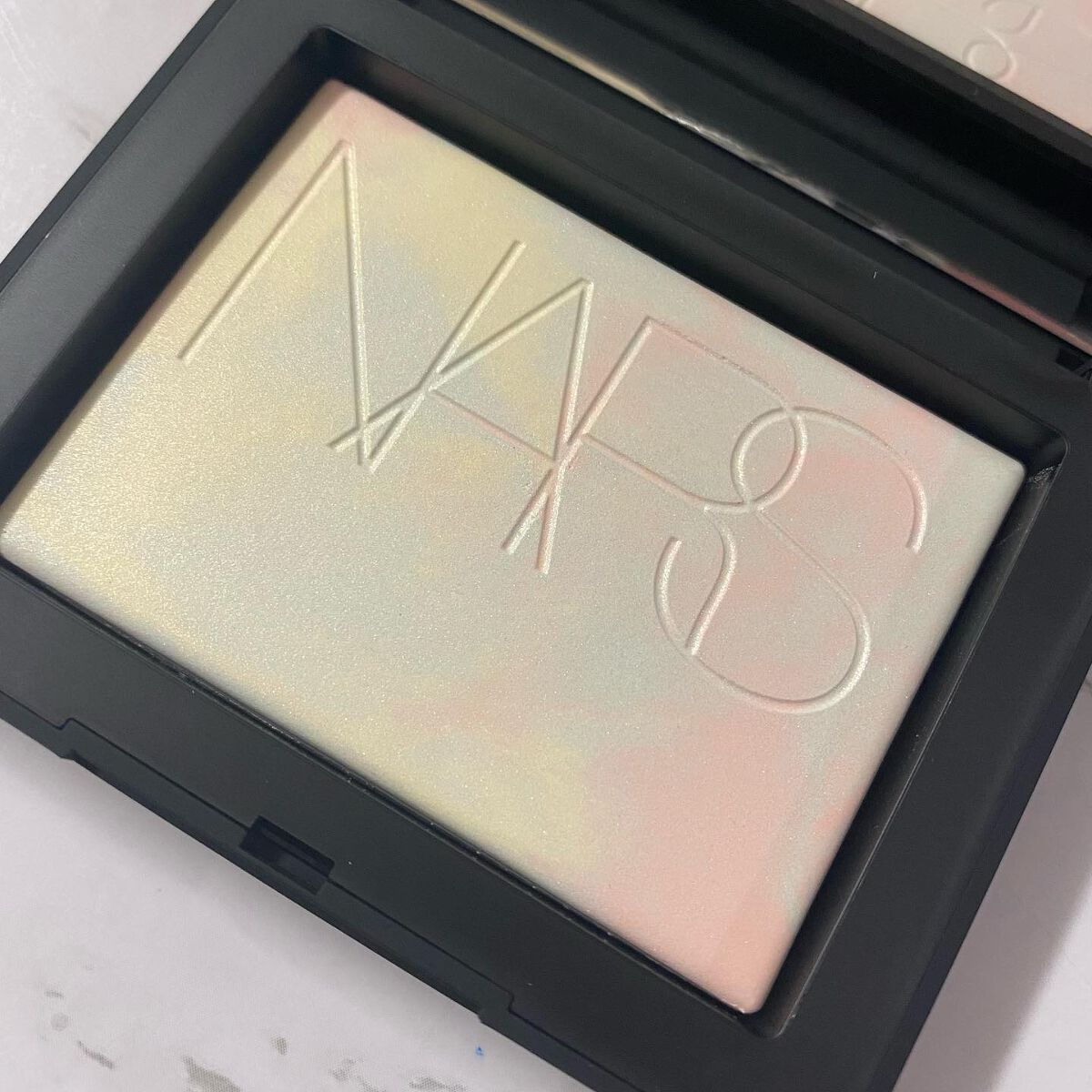 ライトリフレクティング プリズマティックパウダー/NARS/プレストパウダーを使ったクチコミ（2枚目）