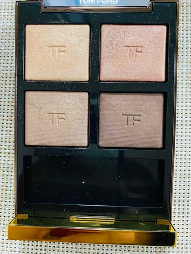 アイ カラー クォード/TOM FORD BEAUTY/パウダーアイシャドウを使ったクチコミ（2枚目）