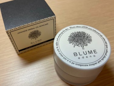 BLUMEedenaのベリーベリーオイルリッチフェイスクリームを購入しました。
10種類のベリー果実エキスが配合されているそうです。
濃厚ですが、思ったより緩めのクリームです。
アムリターラのベリー系の