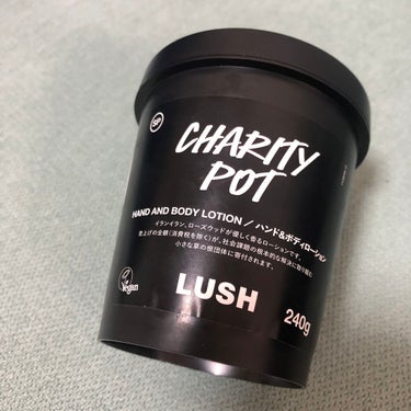 LUSH チャリティポット ハンド＆ボディローション

誕生日プレゼントで頂いたボディローション
めちゃめちゃ良かったです！

最近アルコール消毒をするようになって手荒れが酷くカサカサで水仕事をすると手