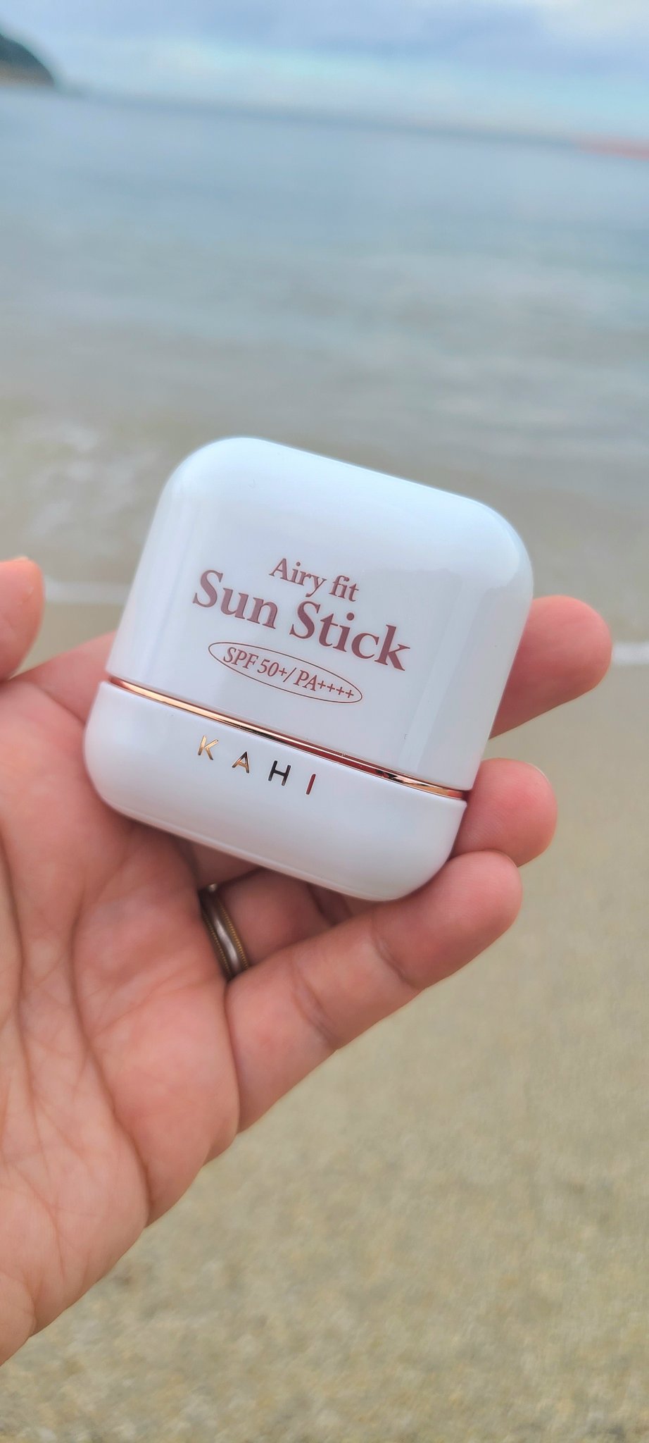 追い日焼け止め決定☀️透明度100%

KAHI
エアリーフィットサンスティック

香り:無し
色:透明
塗り易さ:◎
サイズ感:無線イヤホン同等（家族からイヤホン買ったの？と聞かれた^^;;）

完全透明のSPF50+日焼け止めスティック